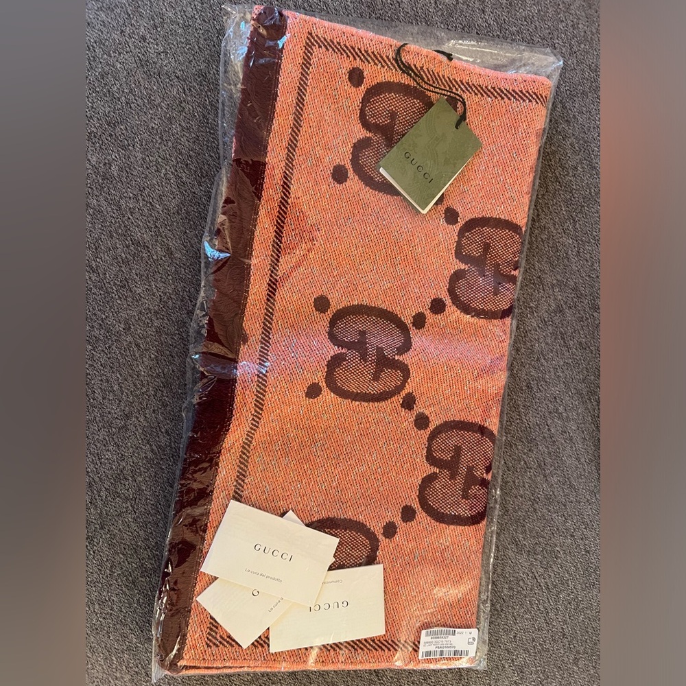 New GUCCI Jumbo GG Wool Lame Jacquard Monogram Lady Lux Scarf Salmon Bor… - Picture 6 of 9